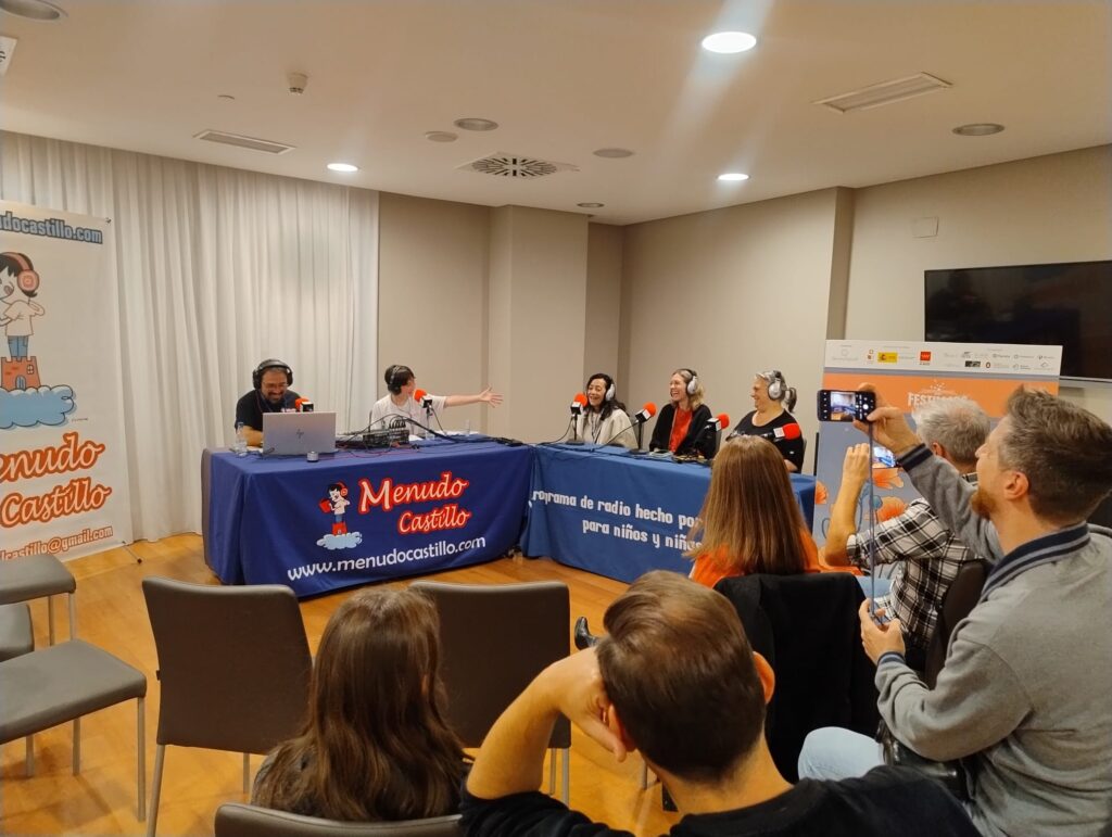 El Menudo Castillo 612 se realizó desde el VII FestiLIJ3C y estuvo repleto de invitadas e invitados estupendos.
