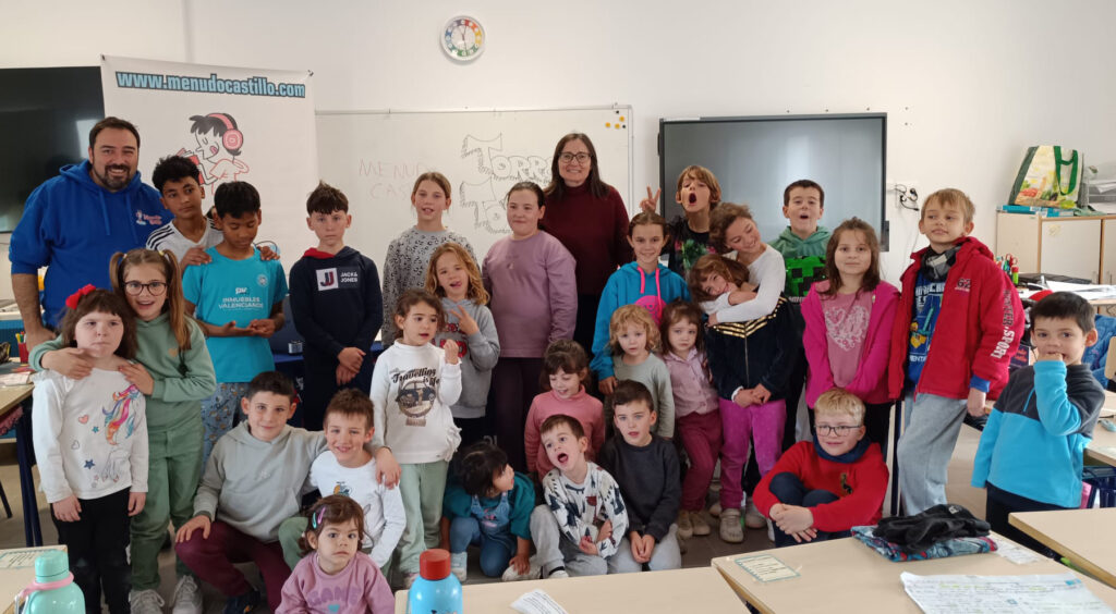 El Menudo Castillo 628 nos llevó hasta un rincón muy especial, el aulario de Torres Torres del CRA Baronia Alta. Y lo pasamos fenomenal con sus peques.