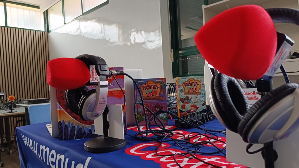 Tuvimos a Lola Núñez en el Menudo Castillo 631. Lo grabamos desde el Aula del Futuro del CEIPS Isabel la Católica de Navas del Rey. Fue un programa loco y divertidísimo.