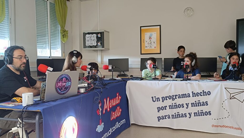 Mezclamos radio escolar y ballet en Menudo Castillo. Aunque ya sabéis que este programa, otra cosa no, pero mezclar...