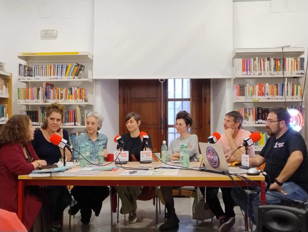 Un momento de la interesantísima mesa redonda sobre Álbum Ilustrado y Mundo Rural en la Biblioteca Municipal de Chapinería.