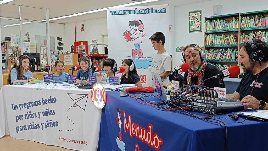 Cuentos y cohetes en la radio. Menudo programón el de esta semana en Menudo Castillo.