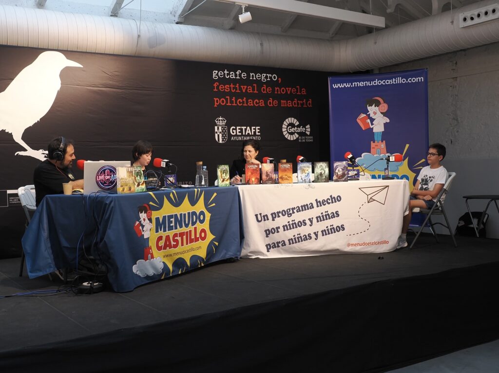 El Menudo Castillo 659 se coló en Getafe Negro y llenó el escenario de buen rollo, magia y fantasía.