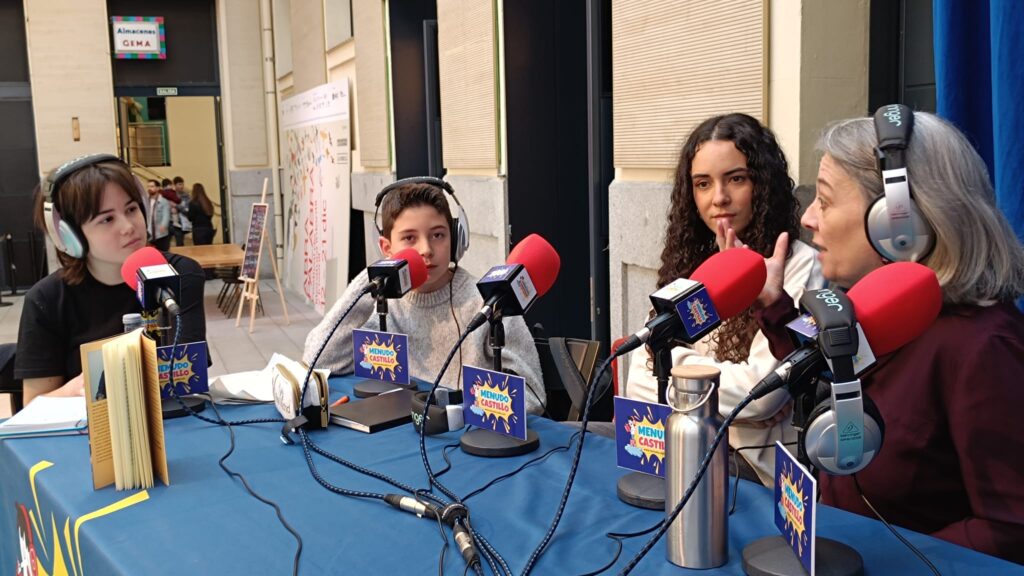 Abrapalabra con la radio infantil. Charo Pita se sumó a la charla que manteníamos con Ana Ortiz para hacer que el programa creciese aún más. 