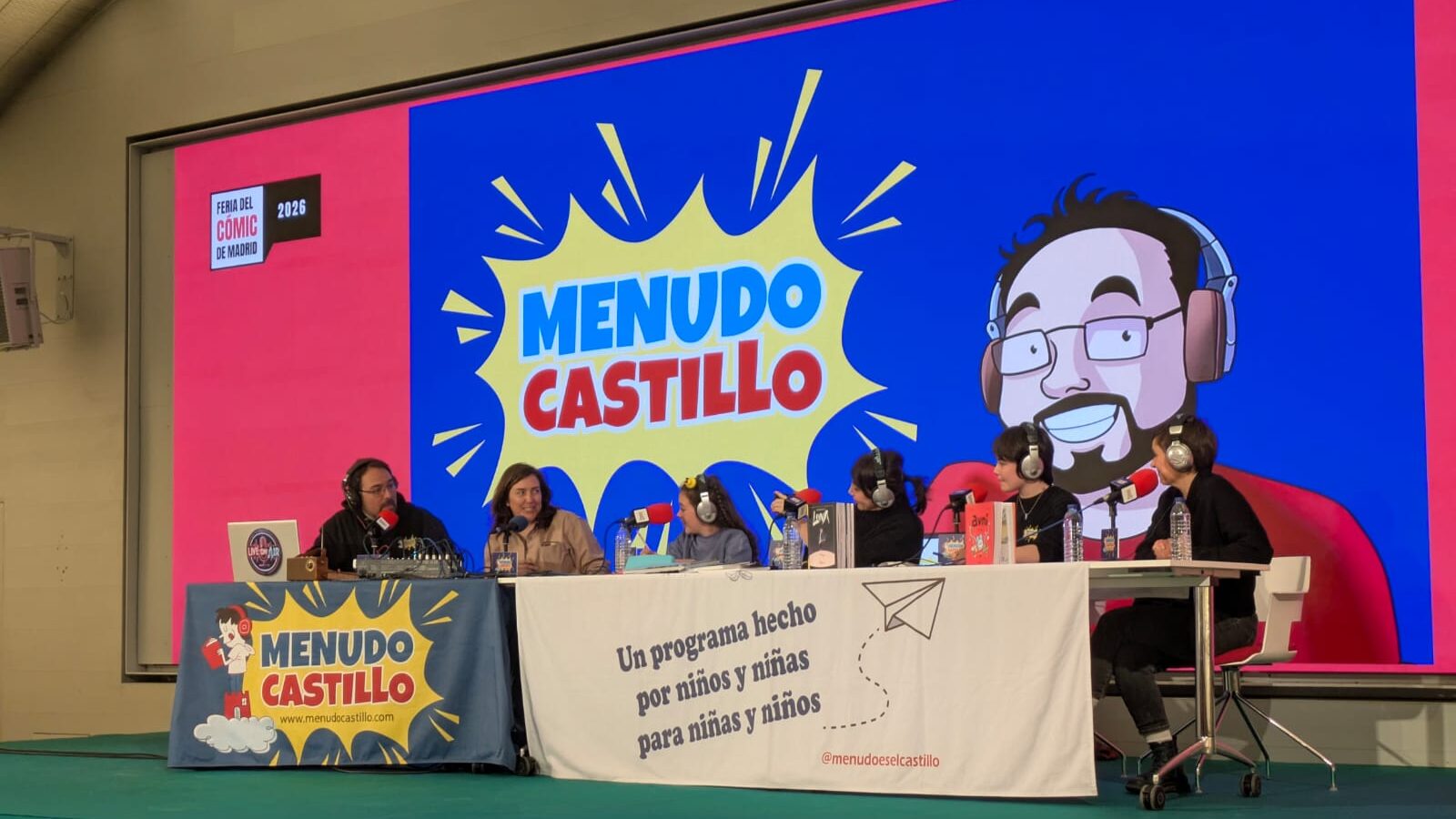 Menudo Castillo en la increíble Feria del Cómic de Madrid, sobre el escenario del espectacular auditorio del Centro Cultural Matadero.
