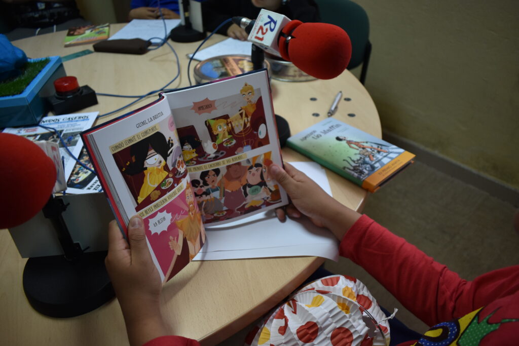 Princesas Dragón abierto en el estudio de radio